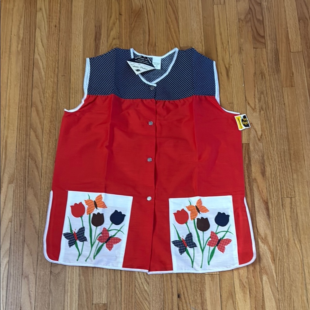 Red and White Women’ Artist’s Smock